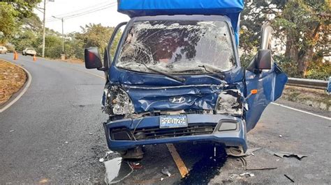 Accidente De Tránsito En La Carretera Que De Ahuachapán Conduce Hacia