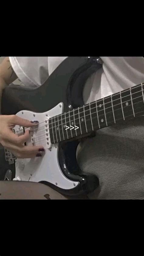 Pin De Samara Maria Em Pins Criados Por Voc Tocando Guitarra