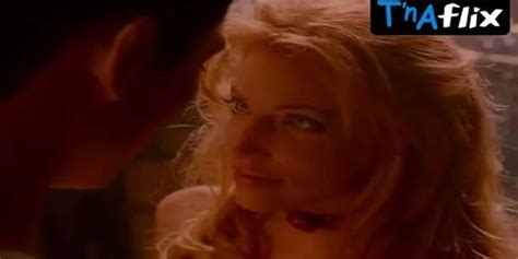 Angelica Bridges Bikini Scene In Mortal Kombat Conquest Tnaflix