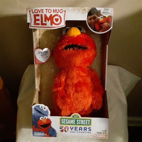 New Sesame Street Love To Hug Elmo Talking Singing Hugging 14 Plush Toy 4571060670