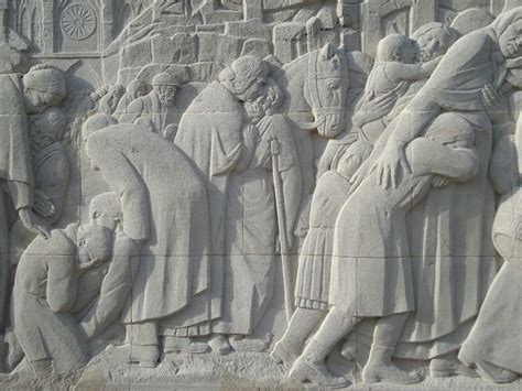 Le Monument Aux Mort De La Place Fernand Marquigny Soissons VPAH