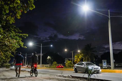 Edesur Coloca Luminarias En Distintas Avenidas Del Distrito