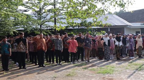 Gelar Upacara Peringatan Hari Pendidikan Nasional Siswa Siswi Smk