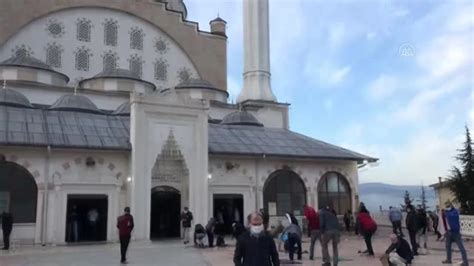 Bayram namazı Kovid 19 tedbirleri altında kılındı Haberler