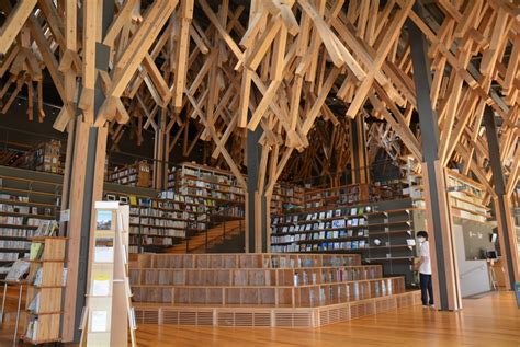 雲の上の図書館｜隈研吾さんが設計。木のぬくもりが優しい梼原町立図書館 ココハレ 高知の子育て応援ウェブメディア