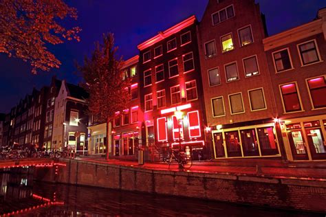 De Wallen Il Quartiere A Luci Rosse Di Amsterdam Le Attrazioni Da Non