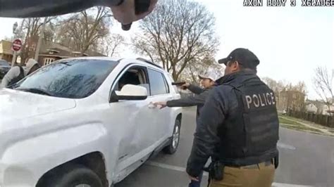 Usa video shock a Chicago la polizia ferma un afroamericano perché