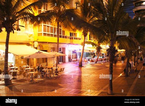 Restaurants Overlooking Las Canteras Beach In Las Palmas On Gran