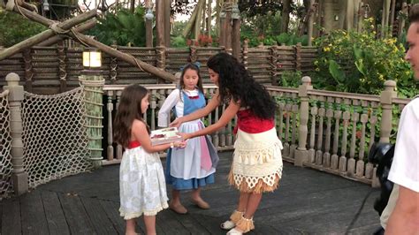 Meeting Moana At Disney World Moana Appearances At Magic Kingdom