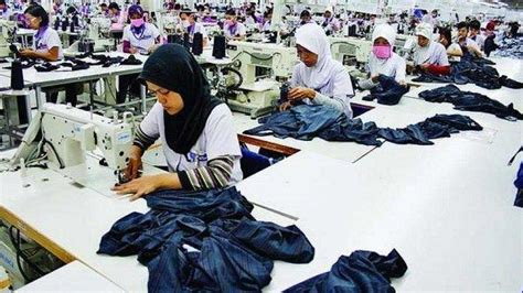 Industri Tekstil Di Dalam Negeri Tiarap Bisnis Tekstil