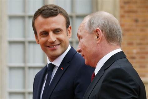 Emmanuel Macron Meets Russias Vladimir Putin Near Paris Promising