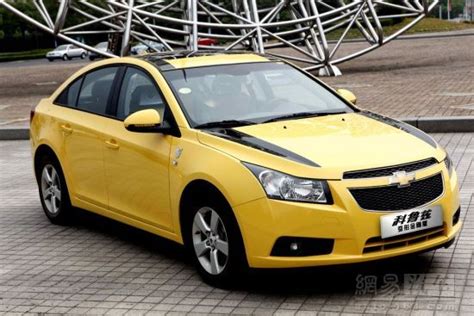 Chevrolet Cruze Yellow Photo Gallery