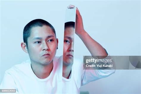 No Reflection Mirror Photos And Premium High Res Pictures Getty Images