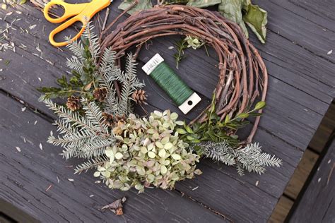 How To Make A Diy Natural Fall Wreath Brick House On Green