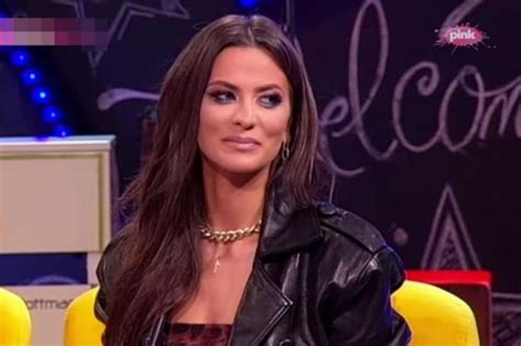 MILICA PAVLOVIĆ HARA CRNOGORSKIM PRIMORJEM BIKINI JOJ ISTAKAO SVE ŠTO TREBA Bukvalno je PREZGODNA