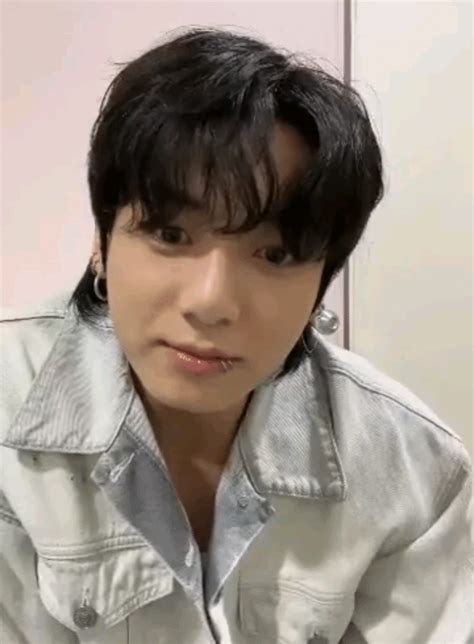 Bts Community Posts To Jungkook グク、朝早くから事前収録があって 疲れてるのにwliveしてくれてありがとう 🥰 本当にグクの優しさが嬉しすぎて泣けてくる