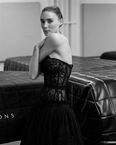 ROONEY MARA – Nightmare Alley Premiere Portraits, December 2021 ...