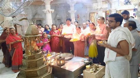 Nirvana Laddu Offered To Lord Mahavir Swami भगवान महावीर स्वामी को