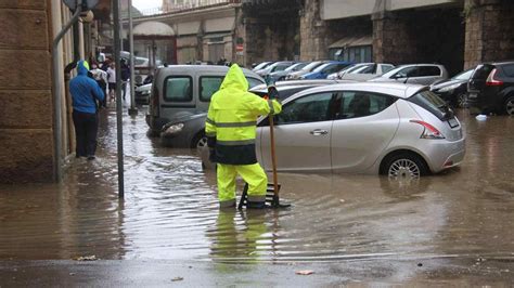 Maltempo A Milano Disagi E Esondazione Del Lambro