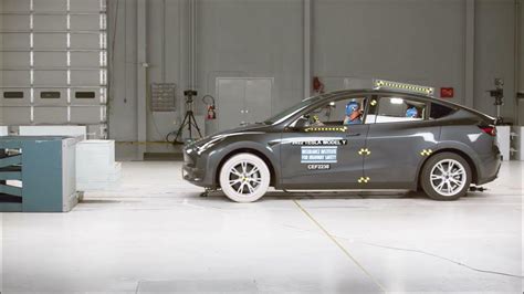 2022 Tesla Model Y Updated Moderate Overlap Front Iihs Crash Test Youtube