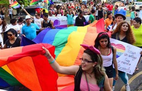 Panamá da paso contra segregación de transexuales durante la cuarentena