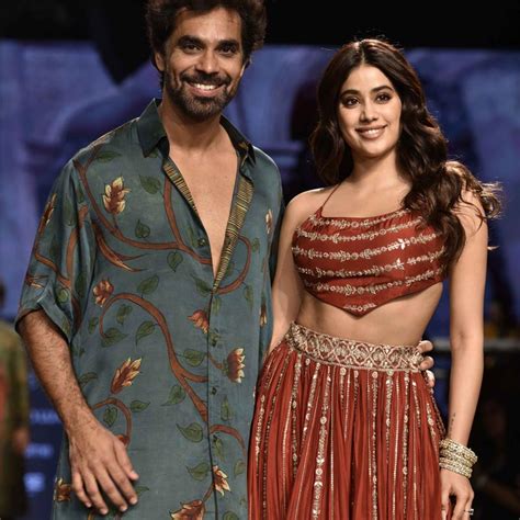 Jhanvi Kapoor Walks The Ramp For Designer Punit Balana Saachi Baat