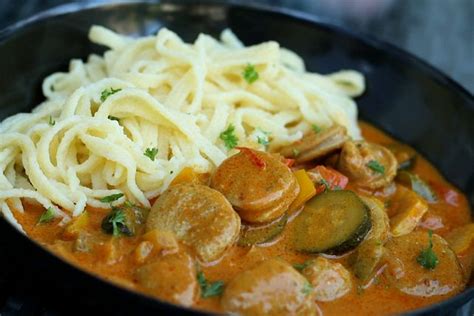 Buntes Wurstgulasch Mit Paprika Und Zucchini Von ManuGro Chefkoch