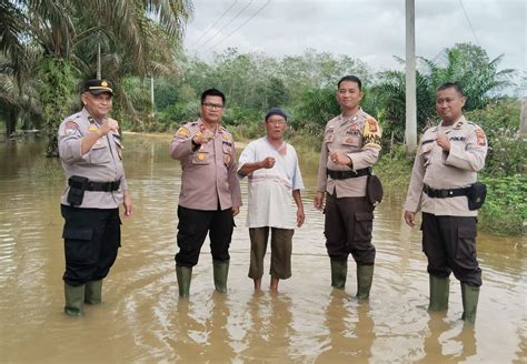 Sungai Indragiri Meluap Sejumlah Akses Jalan Desa Di Kelayang Dan