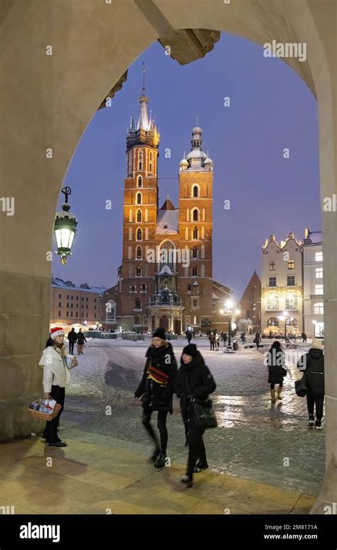 St Marys Basilica Through An Arch Hi Res Stock Photography And Images