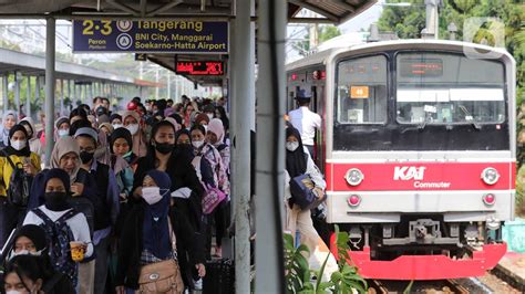 Subsidi KRL Berbasis NIK Bakal Bikin Kelas Menengah Kian Tertekan