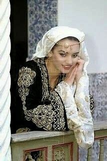 Pin By Baalache On Am Nagement Algerian Clothing Traditional Outfits