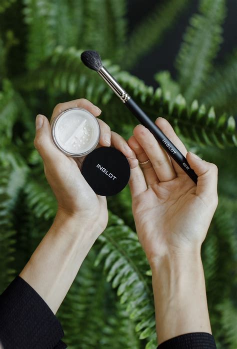 Пудра для кожи вокруг глаз разглаживающая Smoothing Under Eye Powder от ...