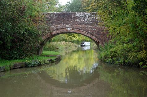 Mountain Barn Bridge Grand Union Canal Stephen McKay Cc By Sa 2 0