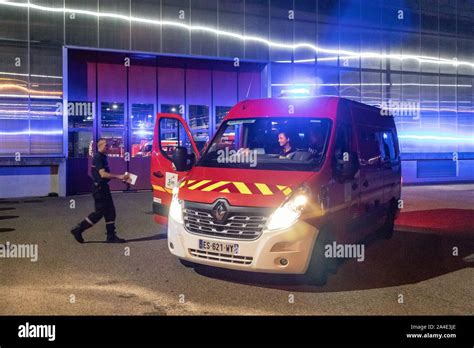 Ambulance Leaving Hi Res Stock Photography And Images Alamy