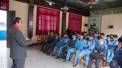 Escolares del Colegio San Ramón recibieron charla de orientación