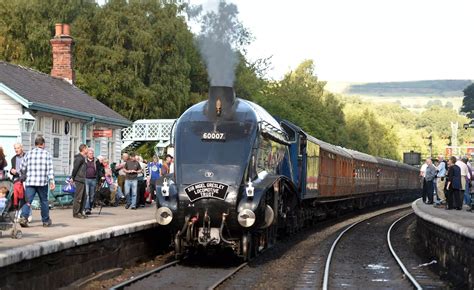 North Yorkshire Moors Railway bids farewell to locomotive Sir Nigel Gresley - Teesside Live