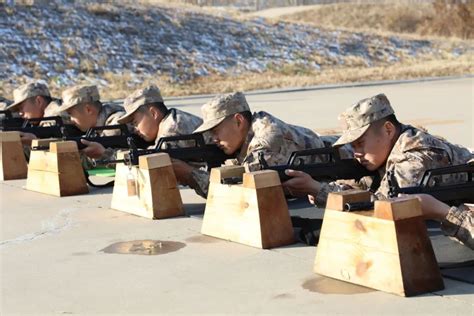 5发50环！火箭军某部新兵迎来第一次实弹射击考核 极目新闻