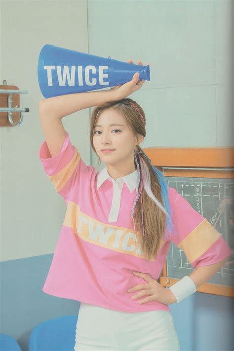 2020 TWICE SEASON S GREETING Tzuyu Twice Đang yêu Nữ thần Song tử