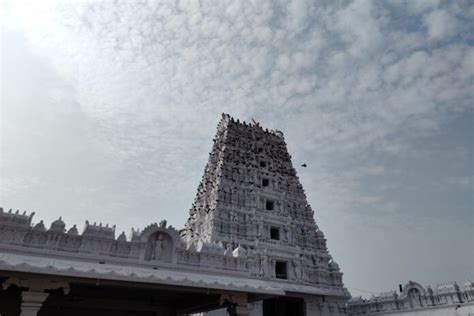 Famous Temples In Hyderabad You Should Visit On Weekend