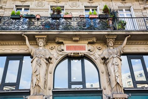 Détail De Façade D un Bâtiment Historique à Paris France Photo stock