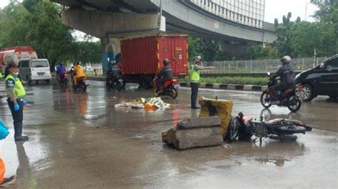 Pengendara Motor Tewas Terlindas Truk Di Plumpang Usai Menghindari