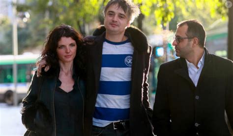 Pete Doherty papa pour la troisième fois son épouse dévoile les