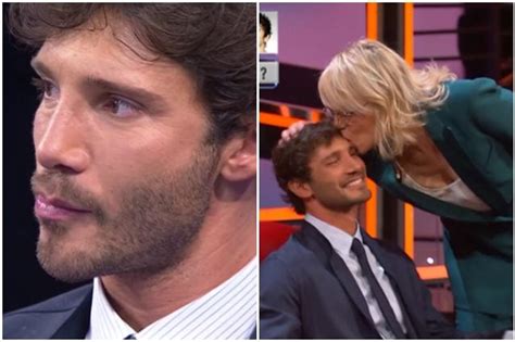 Amici Stefano De Martino Si Commuove E Maria De Filippi Corre Da Lui