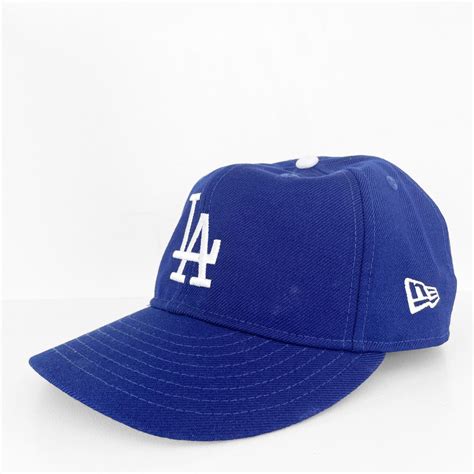 This La Dodgers Baseball Hat Features A Curved Brim Depop