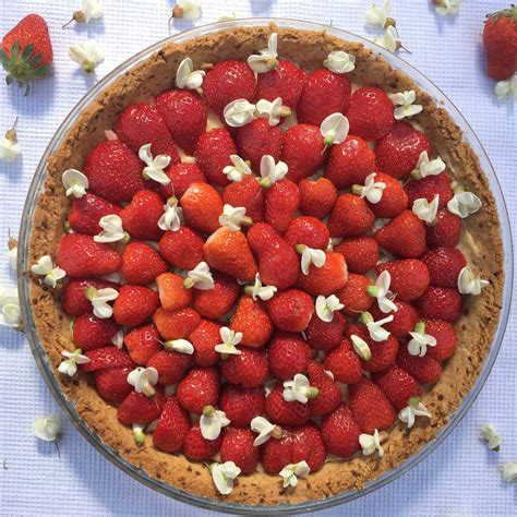 Tarte Aux Fraises Et Aux Fleurs D Acacia