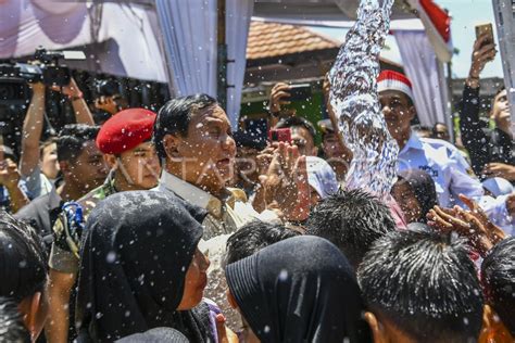 Prabowo Resmikan Proyek Bantuan Air Bersih Di Kuningan ANTARA Foto