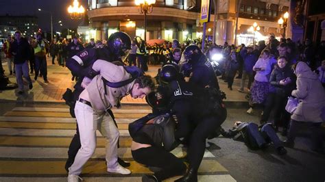 Demos Gegen Teilmobilmachung Mehr Als 1300 Festnahmen Bei Protesten In