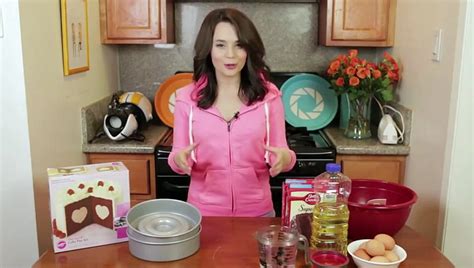 HOW TO MAKE THE PORTAL CAKE NERDY NUMMIES Video Dailymotion