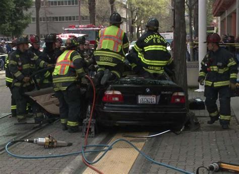 Light Rail Train Collides With Car In Downtown Sacramento Cbs Sacramento