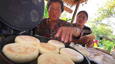 碎嘴子奶奶下厨炕20块糖饼，老爸一嘴下去还是50年前的味道，满满的回忆！【陈说美食】 Youtube